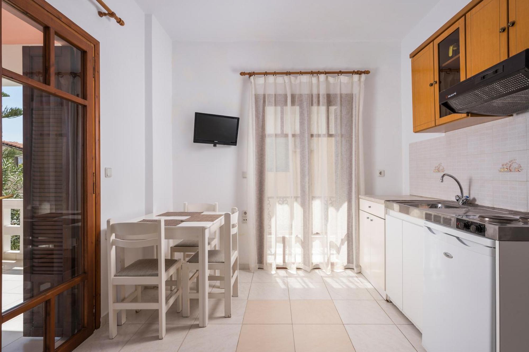 Captain Michalis Apartments Γαλατάς Εξωτερικό φωτογραφία